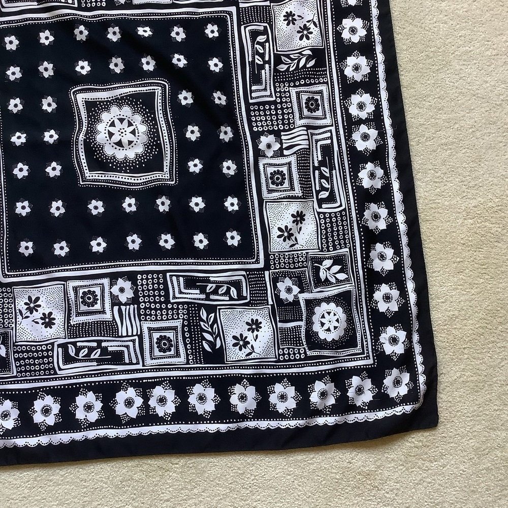 Black and White Floral Scarf - Picture 6 of 7